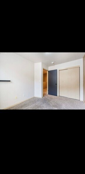Building Photo - 2833 NE Stapleton Rd