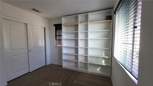 Building Photo - 89 Linden Ln