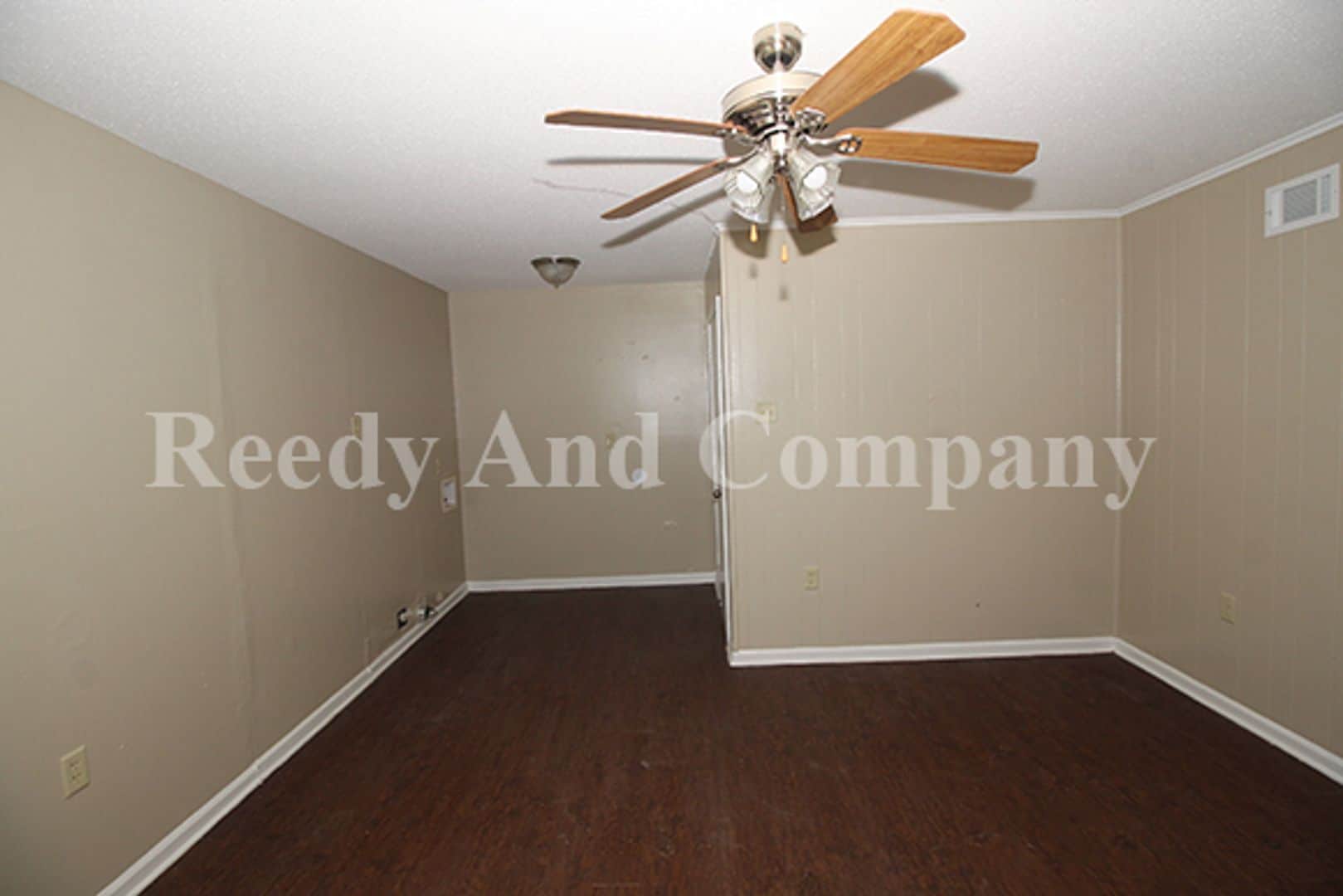 Building Photo - 5197 Chantilly Dr