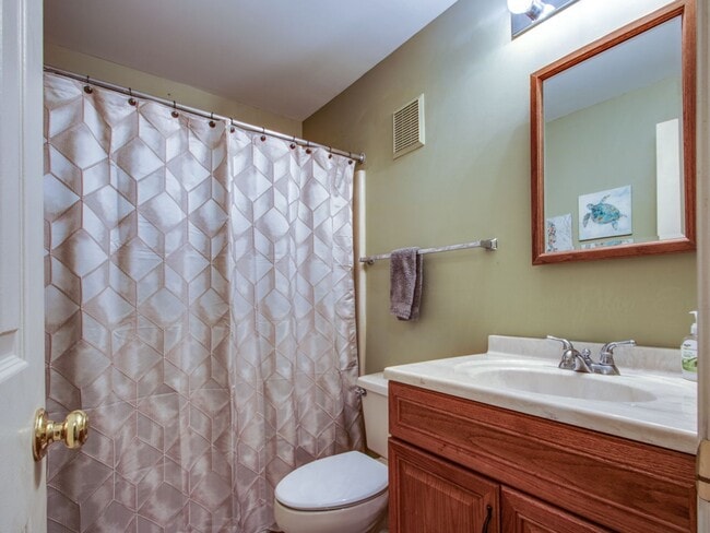 Building Photo - OFF SEASON RENTAL - FIRST FLOOR 2 BED 2 BA...