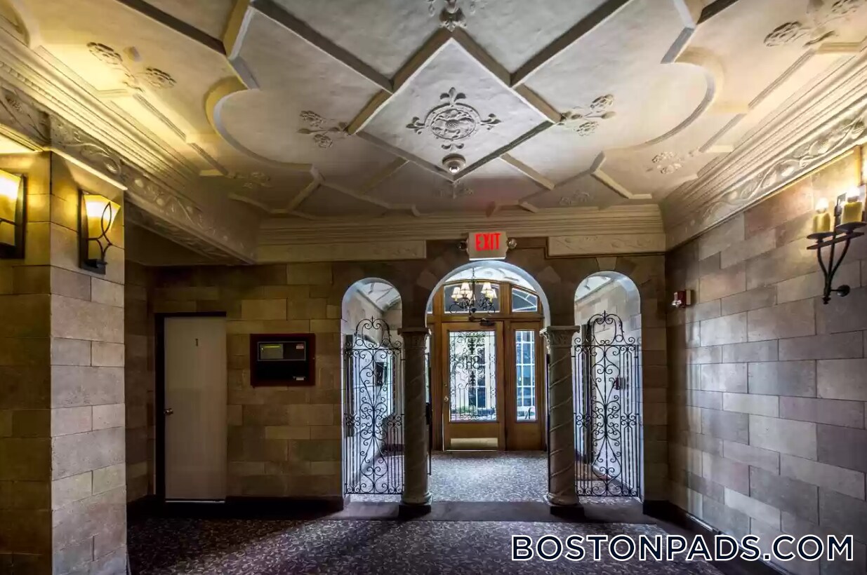 Building Photo - 2 Elmwood Ave