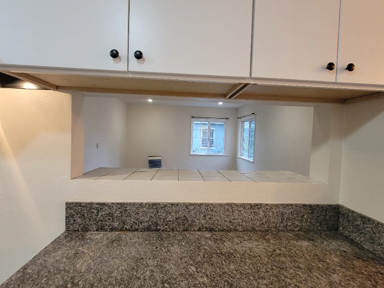 Building Photo - 1881 Harbor Ave