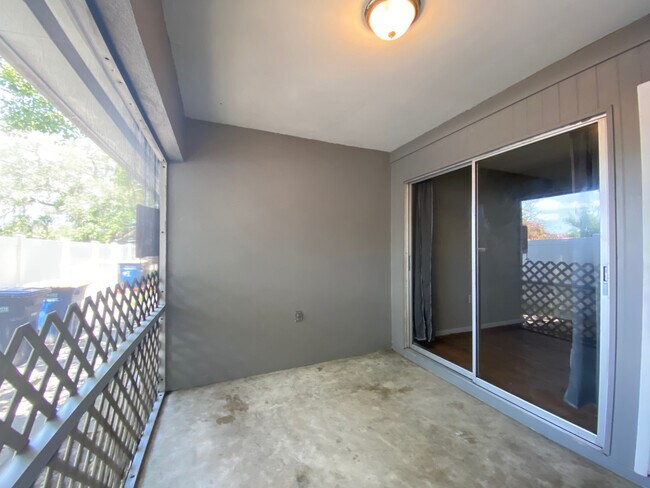 Building Photo - 1465 Laura St