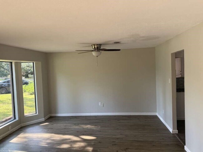 Building Photo - 540 River Plantation Dr