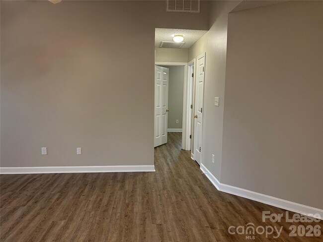Building Photo - 4924 Aldersbrook Dr