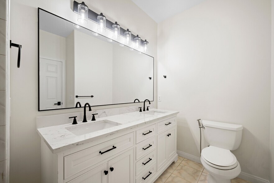 Building Photo - 415 E Dryden St