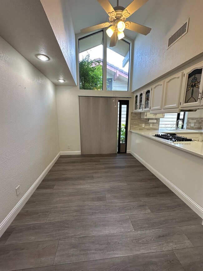 Building Photo - 6201 N West Ave