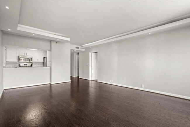 Building Photo - 2bd/2bth in sought after Grandview Condominiums in the heart of Buckhead!