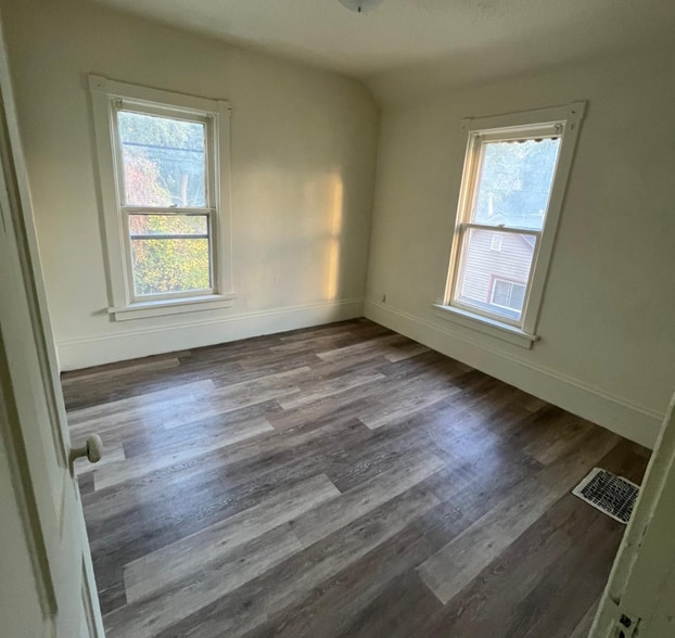 Building Photo - 1137 Bluff St