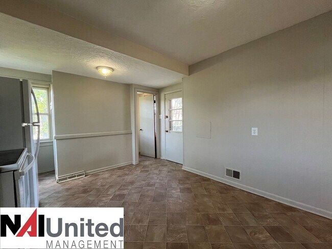 Building Photo - Two bedroom, One bathroom home for rent