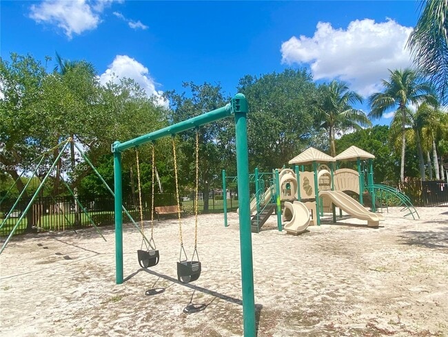 Building Photo - 837 Tanglewood Cir