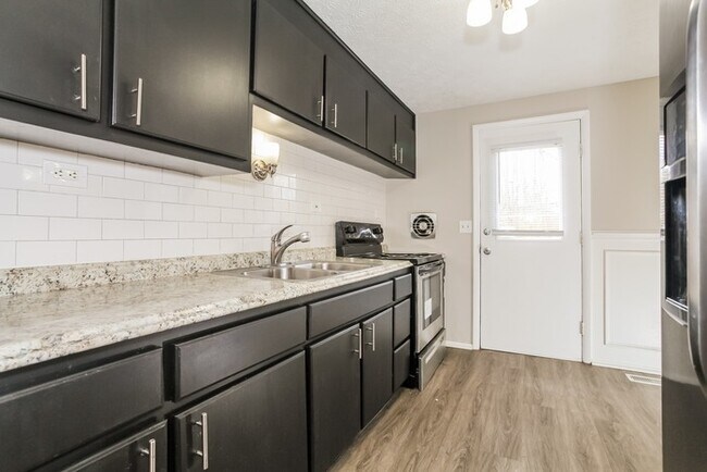 Building Photo - Beautiful Tri-Level Home!