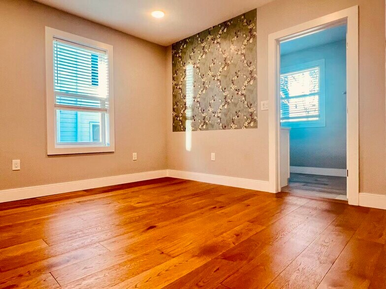 Building Photo - 19 Plymouth St