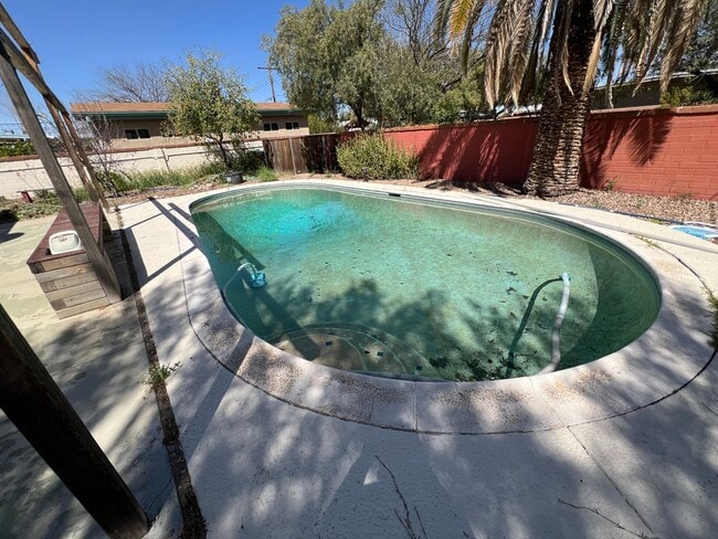 Building Photo - Central 3 Bedroom 2 Bath Burnt Adobe Home with Pool
