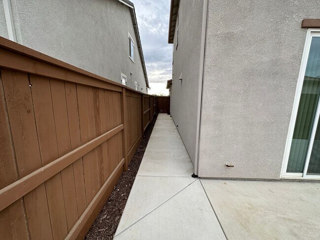 Building Photo - 1561 Osborn Dr