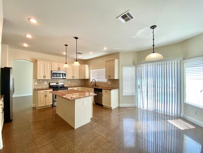 Building Photo - Great location house in Green Valley