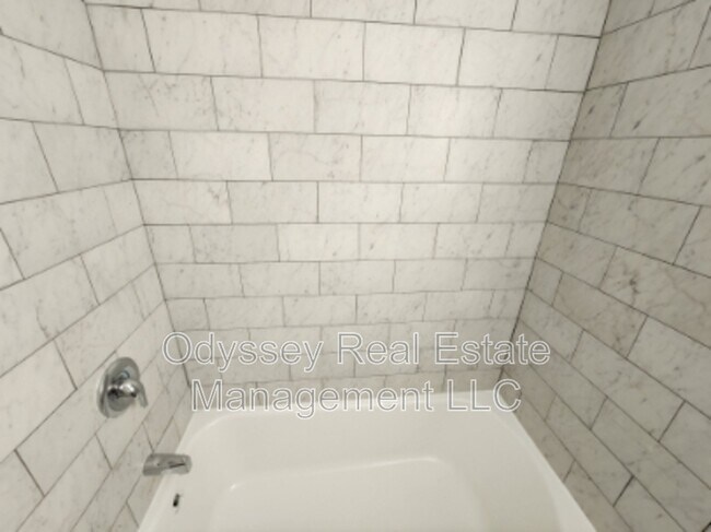 Building Photo - 206 W Spencer Ave