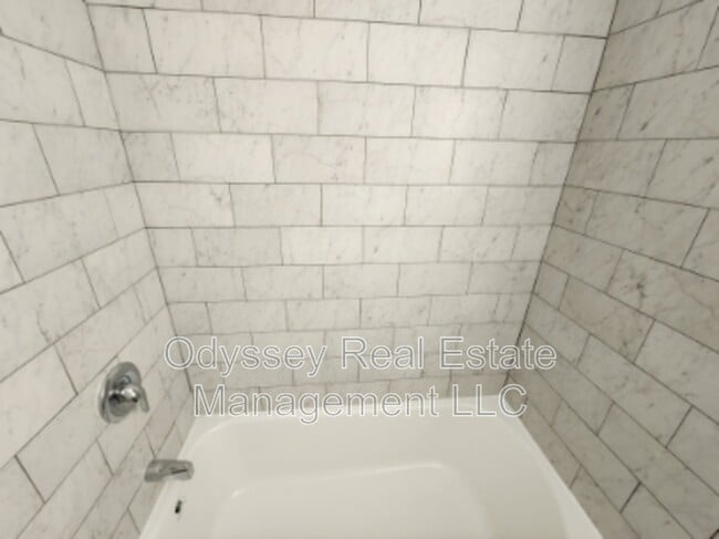 Building Photo - 210 W Spencer Ave