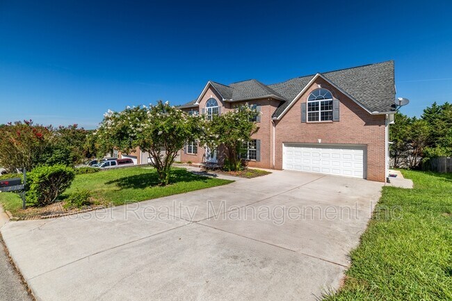 Building Photo - 1217 Dreamview Ln