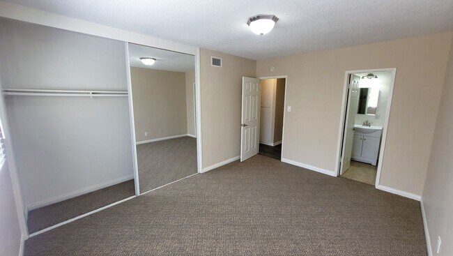 Building Photo - 3 Bed 2 Bath House Right Next To Disneylan...