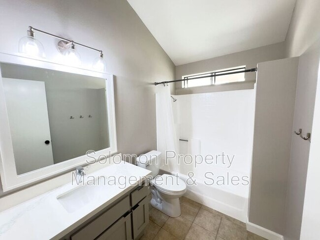 Building Photo - 905 Viewpoint Dr