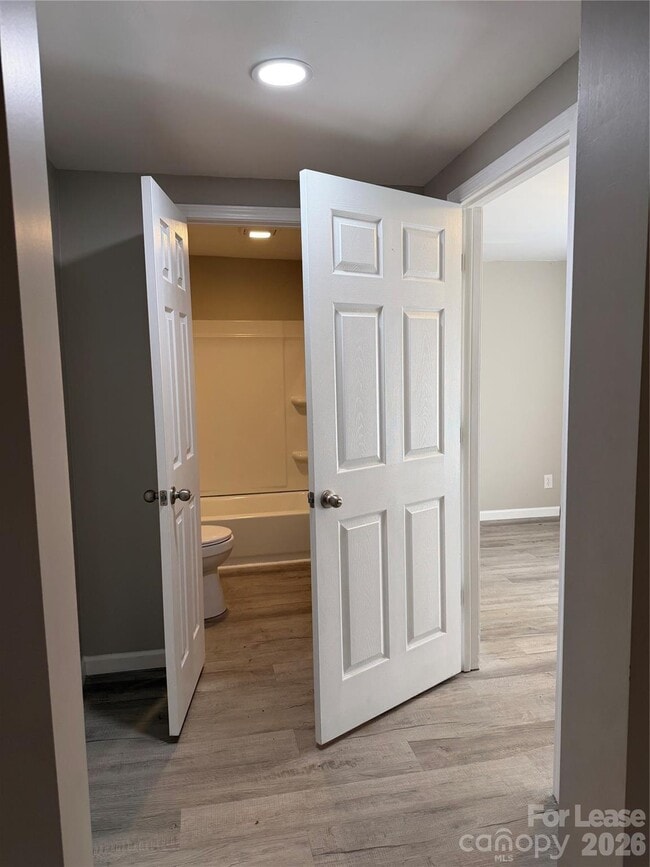 Building Photo - 603 E 8th Ave