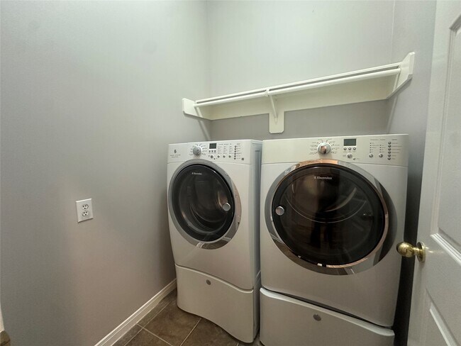 Building Photo - 11619 Buck Springs Trail