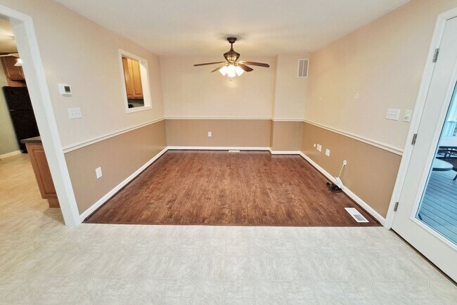 Building Photo - 417 Debbi Ct