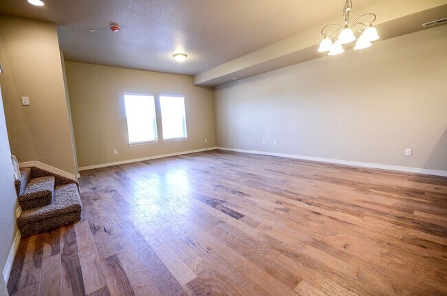 Building Photo - 3836 Manhattan Ave