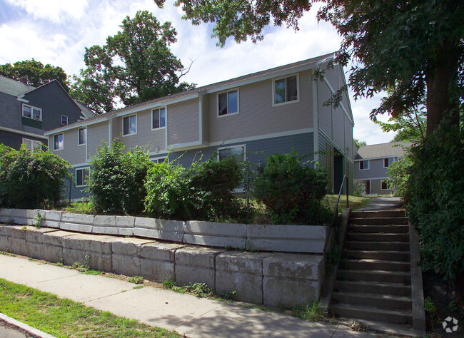 Building Photo - Liberty Hill Townhomes