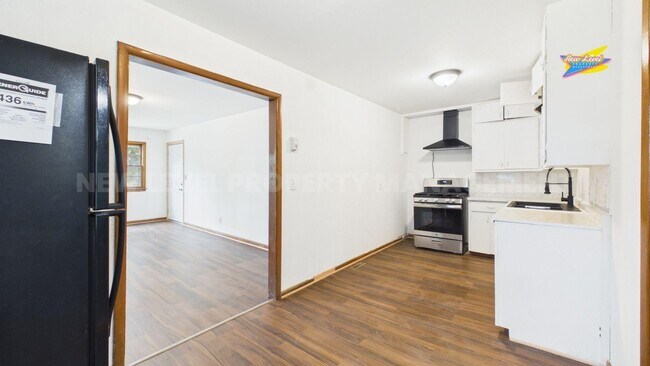 Building Photo - 4704 SW 101st Terrace