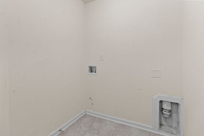 Building Photo - Winslow Home