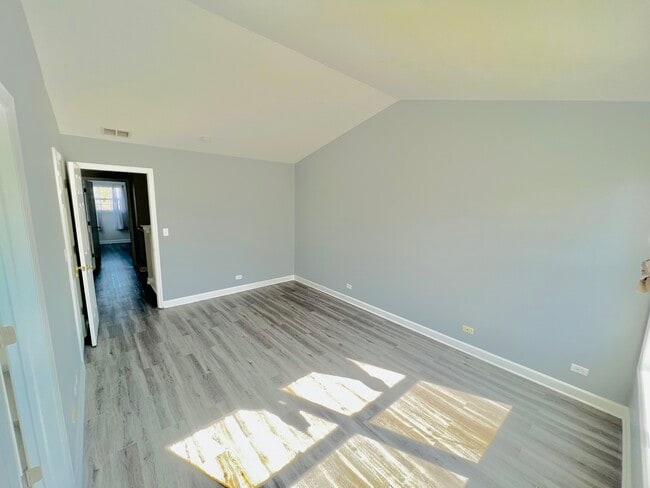 Building Photo - 925 Sheridan Cir