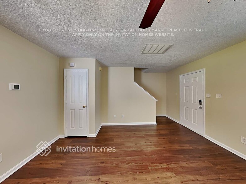 Building Photo - 9808 Aviary Hill Way