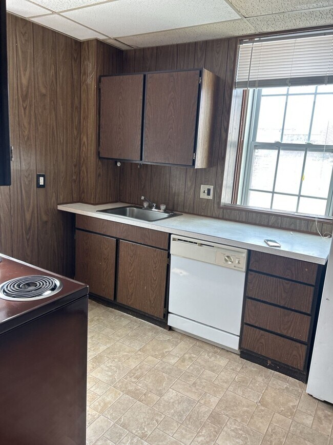 Building Photo - 736 1/2 Massachusetts St