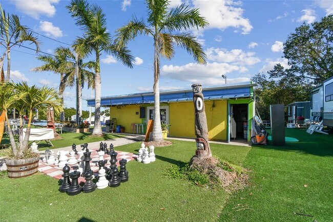 Building Photo - 2700 Cove Cay Dr