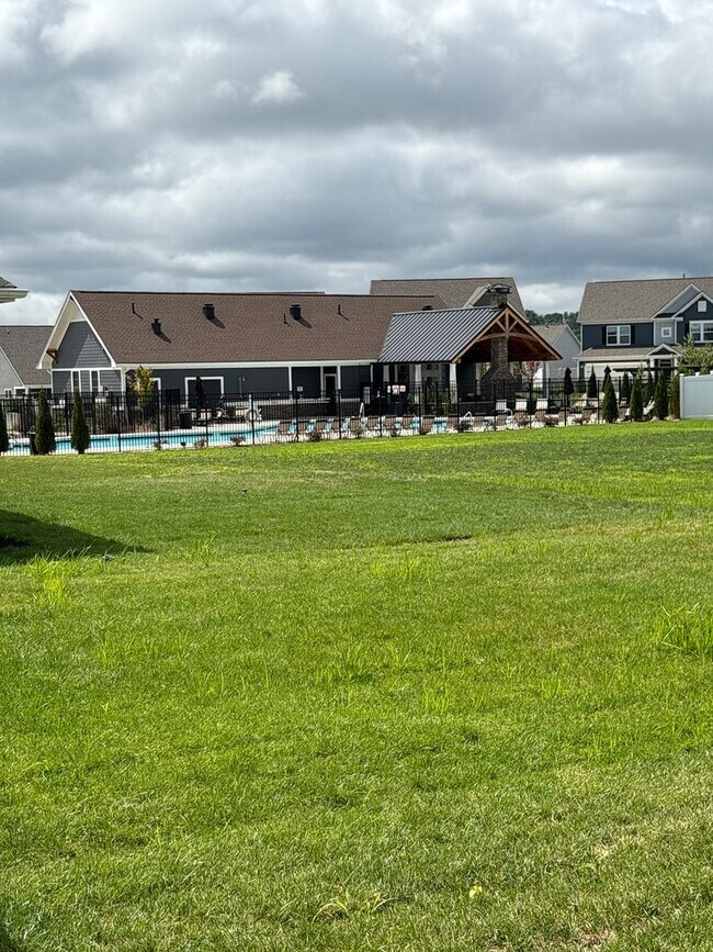 Building Photo - Luxurious New Constuction in Hendersonville