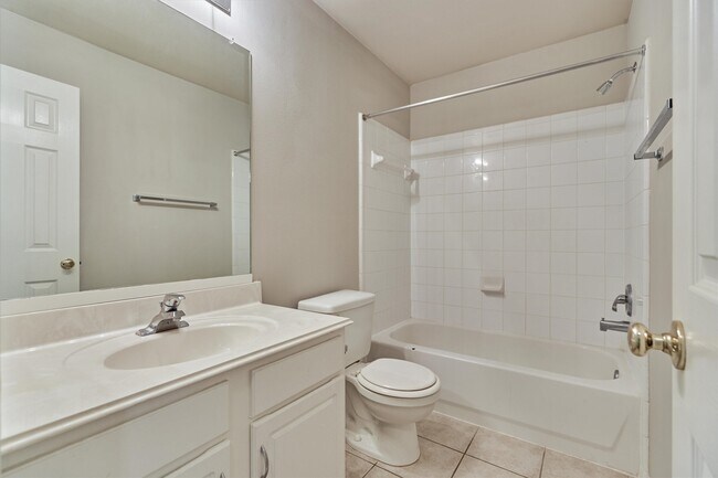 Building Photo - 10 Musgrove Pl