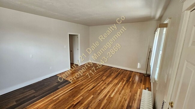 Building Photo - Charming 2 BR 2 Bath Home in York City wit...