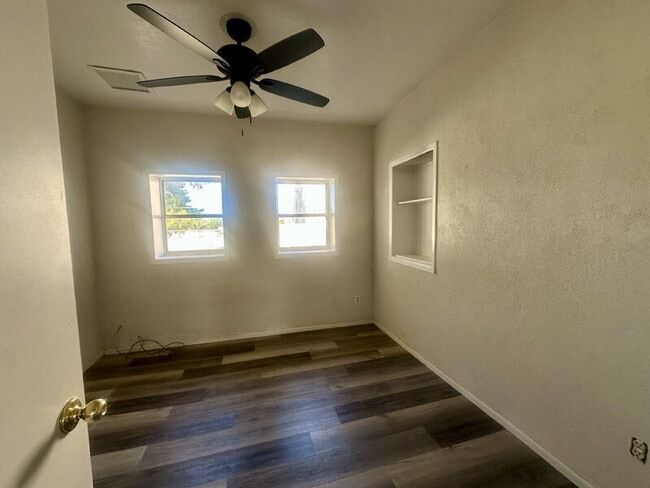 Building Photo - 495 N Phoenix St