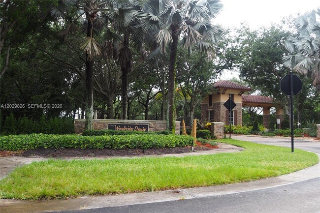 Building Photo - 2750 Jockey Cir