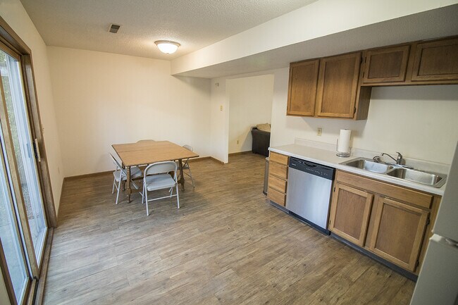 Building Photo - 1616 Anthony St