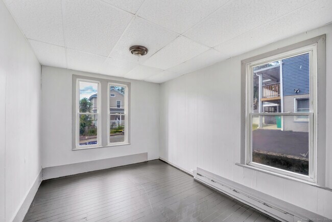 Building Photo - 28 2nd Ave