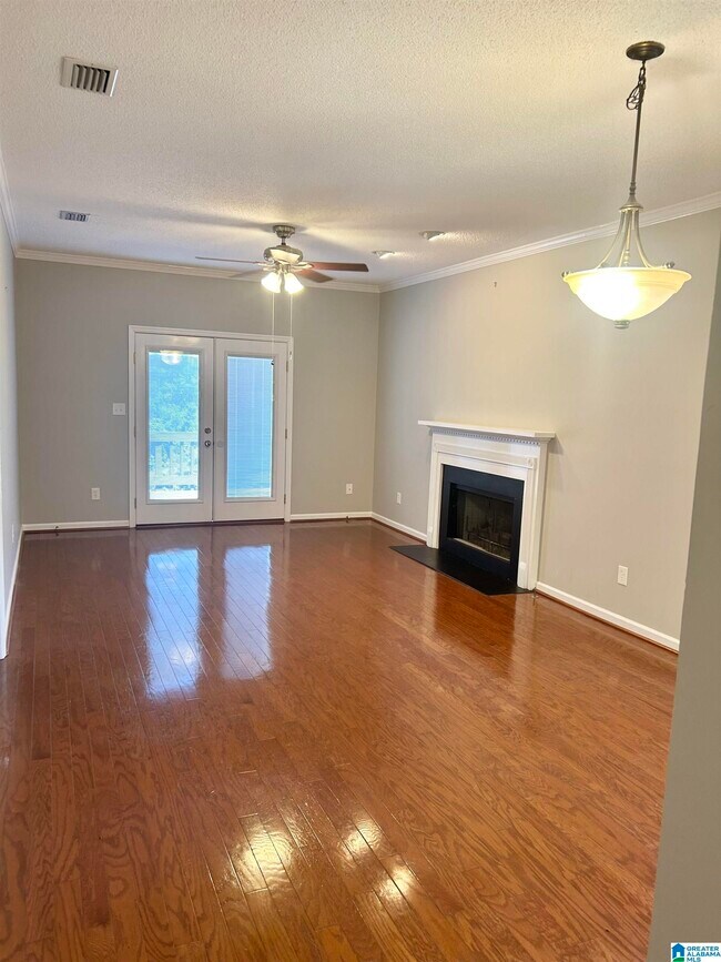 Building Photo - 2212 Ascot Ln