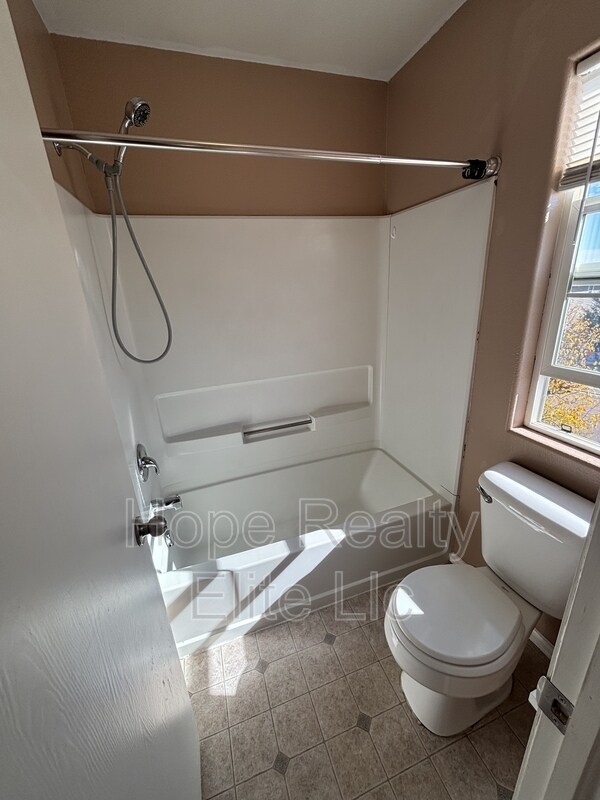 Building Photo - 7640 Fiona Ln