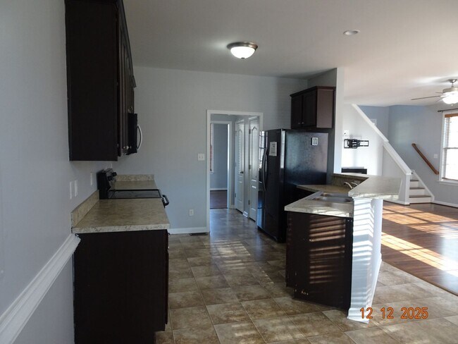 Building Photo - 3 Bedrooms, 2.5 Bathrooms Single Family Home