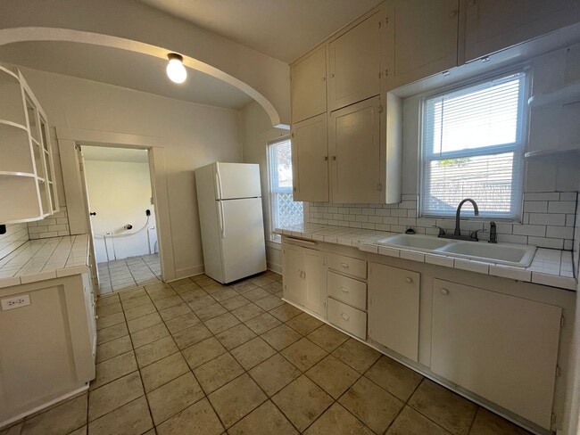 Building Photo - Charming 2 Bed 1 Bath Medford Home