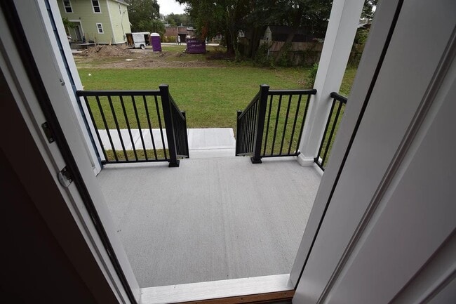 Building Photo - 1907 Grayson St