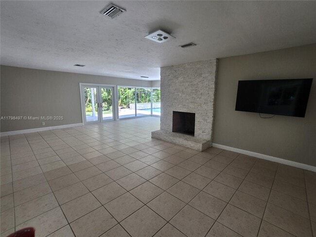 Building Photo - 2600 Acacia Ct