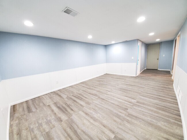 Building Photo - 1501 10th St NE